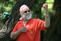 ಕೋಟ್ಲಾ ಸ್ಟ್ಯಾಂಡ್‌ನಿಂದ ತಕ್ಷಣ ತನ್ನ ಹೆಸರು ತೆಗೆಸುವಂತೆ ಬೇಡಿ ಬೆದರಿಕೆ