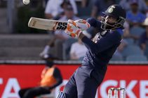 ಎಂಎಸ್ ಧೋನಿ ಹಿಂದಿಕ್ಕಿ ಅಪರೂಪದ ದಾಖಲೆ ಬರೆದ ರವೀಂದ್ರ ಜಡೇಜಾ