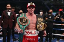 ಬಾಕ್ಸಿಂಗ್ ರಿಂಗ್‌ನಲ್ಲೊಂದು ರೋಚಕ ಕದನ: ಕಾಲಮ್ ಸ್ಮಿತ್ ವಿರುದ್ಧ ಗೆದ್ದು ಬೀಗಿದ ಅಲ್ವರೇಜ್