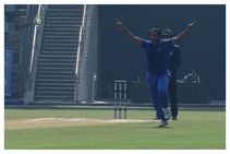 SMAT: 5 ವಿಕೆಟ್ ಕಿತ್ತು ಮುಂಬೈಗೆ ಆಘಾತ ನೀಡಿದ ಪುದುಚೇರಿಯ 41ರ ಹರೆಯದ ಸಾಂತ ಮೂರ್ತಿ