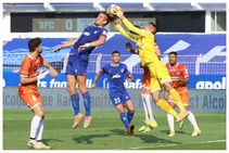 ಐಎಸ್‌ಎಲ್: ಪ್ಲೇ ಆಫ್ ಸ್ಪರ್ಧೆಯಿಂದ ಬೆಂಗಳೂರು ಔಟ್, ಗೋವಾ ಇನ್