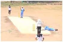 ಆಟದ ಮಧ್ಯೆ ಹೃದಯಾಘಾತದಿಂದ ಪಿಚ್‌ನಲ್ಲೇ ಪ್ರಾಣಬಿಟ್ಟ ಬ್ಯಾಟ್ಸ್‌ಮನ್: ವಿಡಿಯೋ