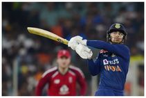 ಇಶಾನ್ ಕಿಶನ್ ತರದ ಆಟಗಾರ ಅಗ್ರ ಕ್ರಮಾಂಕದಲ್ಲಿರಬೇಕು: ದಿನೇಶ್ ಕಾರ್ತಿಕ್