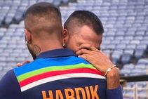 ಪಂದ್ಯದ ವೇಳೆ ಕಣ್ಣೀರು ಹಾಕಿದ ಕೃನಾಲ್ ಪಾಂಡ್ಯ, ಕಾರಣ ಏನ್ ಗೊತ್ತಾ?!