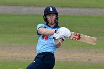 ಹೋಟೆಲ್‌ನಲ್ಲಿ ವೈಫೈ ಸಮಸ್ಯೆ, ಡಾಂಗಲ್‌ಗಾಗಿ ಸಲಹೆ ಹೇಳಿದ ಬಿಲ್ಲಿಂಗ್ಸ್