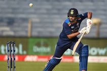 ಸಿಕ್ಸ್ ಚಚ್ಚಿದ ಶಾರ್ದೂಲ್ ಬ್ಯಾಟ್ ಚೆಕ್ ಮಾಡಿದ ಬೆನ್ ಸ್ಟೋಕ್ಸ್: ವಿಡಿಯೋ