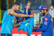 ತನ್ನ ಜೆರ್ಸಿಗೆ ರೋಹಿತ್ ಶರ್ಮಾ ಸಹಿ ಹಾಕಿಸಿಕೊಂಡ ಆವೇಶ್ ಖಾನ್