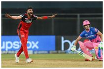 ಐಪಿಎಲ್ 2021 : ಹೊಸ ಮೈಲಿಗಲ್ಲು ನಿರ್ಮಿಸಿದ ಮೊಹಮ್ಮದ್ ಸಿರಾಜ್