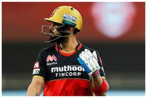 ಐಪಿಎಲ್ ಉದ್ಘಾಟನಾ ಪಂದ್ಯದಲ್ಲಿ ಕೆಟ್ಟ ದಾಖಲೆಯನ್ನು ಅಳಿಸಿ ಹಾಕುತ್ತಾ ಆರ್‌ಸಿಬಿ