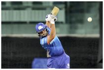 ಐಪಿಎಲ್ 2021: ಅಶ್ವಿನ್ ಎಸೆತಕ್ಕೆ ಒಂದೇ ಕೈಯ್ಯಲ್ಲಿ ಭರ್ಜರಿ ಸಿಕ್ಸರ್ ಬಾರಿಸಿದ ರೋಹಿತ್: ವಿಡಿಯೋ