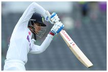 ಭಾರತ vs ಇಂಗ್ಲೆಂಡ್ ಮಹಿಳಾ ಕದನ: ಭಾರತೀಯ ವನಿತೆಯರಿಂದ ದಿಟ್ಟ ಹೋರಾಟ