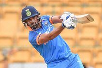 ಶ್ರೀಲಂಕಾ ವಿರುದ್ಧ ರೋಚಕ ಪಂದ್ಯ ಗೆಲ್ಲಿಸಿದ ದೀಪಕ್ ಚಾಹರ್, ಭುವನೇಶ್ವರ್ ಕುಮಾರ್!