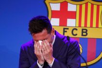 ಬಾರ್ಸಿಲೋನಾ ತೊರೆಯುವ ಮುನ್ನ ಕಣ್ಣೀರು ಹಾಕಿದ ಲಿಯೋನೆಲ್ ಮೆಸ್ಸಿ: ವಿಡಿಯೋ