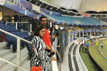 ಐಪಿಎಲ್: ಚೆನ್ನೈ ಮತ್ತು ಮುಂಬೈ ನಡುವಿನ ಪಂದ್ಯ ವೀಕ್ಷಿಸಿದ ನಟ ಕಿಚ್ಚ ಸುದೀಪ್ ದಂಪತಿ