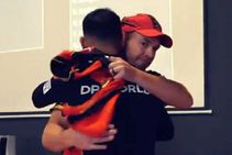 ಆರ್‌ಸಿಬಿ ಪರ 200 ಪಂದ್ಯ ಪೂರೈಸಿದ ಕೊಹ್ಲಿಗೆ ಸ್ನೇಹಿತ ಎಬಿಡಿ ಕಡೆಯಿಂದ ಸಿಕ್ತು ವಿಶೇಷ ಉಡುಗೊರೆ