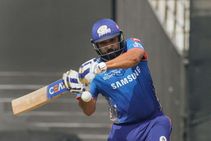 MI vs DC: ಡೆಲ್ಲಿ ಬೌಲರ್‌ಗಳ ಎದುರು ಮಂಕಾದ ರೋಹಿತ್ ಪಡೆ; ಪ್ಲೇಆಫ್ ರೇಸ್‌ನಿಂದ ಆಚೆ ಬೀಳಲಿದೆಯಾ ಮುಂಬೈ?