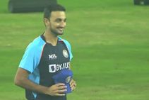 ಅಂತರರಾಷ್ಟ್ರೀಯ ಕ್ರಿಕೆಟ್‍ಗೆ ಪದಾರ್ಪಣೆ ಮಾಡಿದ ಹರ್ಷಲ್ ಪಟೇಲ್; ಪ್ರಮುಖ ಬೌಲರ್‌ಗೆ ಕೊಕ್!