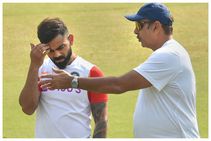 ಕೊಹ್ಲಿ ನಾಯಕತ್ವ ತ್ಯಜಿಸಬಹುದೆಂದು ಸುಳಿವು ನೀಡಿದ ರವಿಶಾಸ್ತ್ರಿ: ODI ನಾಯಕತ್ವವೂ ಕೈ ಜಾರುವುದೆ?