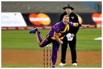 ಬೈಕ್ ಅಪಘಾತದಲ್ಲಿ ಗಾಯಗೊಂಡ ಆಸ್ಟ್ರೇಲಿಯಾದ ದಿಗ್ಗಜ ಸ್ಪಿನ್ನರ್ ಶೇನ್ ವಾರ್ನ್