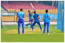 SMAT 2021-22: ಕರ್ನಾಟಕ ತಂಡಕ್ಕೆ ಮುಂಬೈ ಸವಾಲು: ಟಾಸ್ ಗೆದ್ದ ಮುಂಬೈ ಬೌಲಿಂಗ್ ಆಯ್ಕೆ