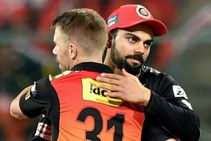 ಕೊಹ್ಲಿ - ವಾರ್ನರ್ ನಡುವೆ ನಡೆದ ಸಣ್ಣ ಚರ್ಚೆ; ವಾರ್ನರ್‌ ಆರ್‌ಸಿಬಿ ಸೇರುವುದು ಖಚಿತ?