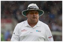 ಭಾರತದ ಬೌಲರ್‌ಗಳಿಂದ, ಪ್ರತಿ ಓವರ್‌ನಲ್ಲೂ ಹಾರ್ಟ್‌ ಅಟ್ಯಾಕ್ ಆದಂಗೆ ಆಗ್ತಿದೆ: ಅಂಪೈರ್‌