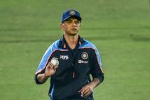 ದ್ರಾವಿಡ್ ಕೇವಲ ಬಿಲ್ಡಪ್ ಕೋಚ್ ಎನಿಸಿಕೊಳ್ಳಬಾರದೆಂದರೆ ಈ ಕೆಲಸ ಮಾಡಲಿ ಎಂದು ಎಚ್ಚರಿಸಿದ ಮಾಜಿ ಕ್ರಿಕೆಟಿಗ!