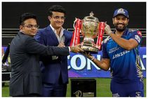 ಐಪಿಎಲ್ 2022: ಹರಾಜಿಗೆ ಕೆಲವೇ ಗಂಟೆಗಳಿರುವಾಗ ಎಲ್ಲಾ ಫ್ರಾಂಚೈಸಿಗಳಿಗೆ ಶಾಕ್ ಕೊಟ್ಟ ಬಿಸಿಸಿಐ!