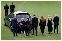 ಶೇನ್‌ವಾರ್ನ್ ನಿಧನ: ದಿಗ್ಗಜ ಆಟಗಾರನಿಗೆ ವಿದಾಯ ಹೇಳಿದ ಕುಟುಂಬ ಸದಸ್ಯರು, ಸ್ನೇಹಿತರು