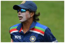 ವಿಶ್ವ ದಾಖಲೆ: 250 ODI ವಿಕೆಟ್ ಪಡೆದ ಮೊದಲ ಬೌಲರ್ ಜೂಲನ್ ಗೋಸ್ವಾಮಿ