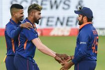 ಸಿರಾಜ್‌ಗೆ ಟೀಮ್ ಇಂಡಿಯಾದಲ್ಲಿ ಅವಕಾಶ ಸಿಗದಿರುವುದಕ್ಕೆ ಕಾರಣ ಬಿಚ್ಚಿಟ್ಟ ಆರ್‌ಸಿಬಿಯ ಮೈಕ್ ಹೆಸನ್