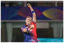 LSG vs DC: ಅಪಾಯಕಾರಿ ಬೌಲಿಂಗ್ ಮಾಡಿದ ಡೆಲ್ಲಿ ವೇಗಿ: ಓವರ್ ಪೂರ್ಣಗೊಳಿಸಲು ನಿರಾಕರಣೆ!