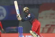 ಈ ಬಾರಿ ಆರ್‌ಸಿಬಿ ಕಪ್ ಗೆಲ್ಲುತ್ತಾ ಎಂದು ಪ್ರಶ್ನೆ ಕೇಳಿದ ಕೂಡಲೇ ನಕ್ಕ ದಿನೇಶ್ ಕಾರ್ತಿಕ್ ಕೊಟ್ಟ ಉತ್ತರವಿದು!