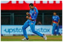 IPLನಲ್ಲಿ 100 ವಿಕೆಟ್ ಪಡೆದ ಅಕ್ಷರ್ ಪಟೇಲ್: ಜಡೇಜಾ ಬಳಿಕ ಈ ರೀತಿಯ ಸಾಧನೆ ಮಾಡಿದ 2ನೇ ಆಟಗಾರ