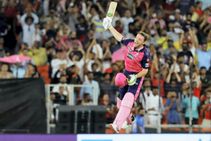 ಆರ್‌ಸಿಬಿ ಟ್ರೋಫಿ ಆಸೆಗೆ ಕಲ್ಲು ಹಾಕಿದ ಬಟ್ಲರ್‌ಗೆ ಪ್ರಶಸ್ತಿಗಳ ಸುರಿಮಳೆ; ಒಂದೇ ಪಂದ್ಯದಲ್ಲಿ ಸಿಕ್ಕ ಹಣವೆಷ್ಟು?