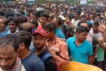 IND vs SA: 2ನೇ ಟಿ20 ಪಂದ್ಯಕ್ಕೆ ಟಿಕೆಟ್ ಮಾರಾಟ ಪ್ರಾರಂಭ; ಬಾರಾಬತಿ ಸ್ಟೇಡಿಯಂ ಹೊರಗೆ ಕಾಲ್ತುಳಿತ