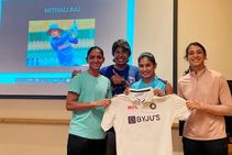 ಐಸಿಸಿ ಮಹಿಳಾ ಏಕದಿನ ರ್‍ಯಾಂಕಿಂಗ್ ಬಿಡುಗಡೆ; ಅಗ್ರ ಹತ್ತರಲ್ಲಿ ಮಿಥಾಲಿ ರಾಜ್, ಸ್ಮೃತಿ ಮಂಧಾನ