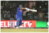 ಟಿ20 ಸರಣಿ: ಮೊದಲ ಪಂದ್ಯದಲ್ಲಿ ಸೋಲು; ವಿರಾಟ್ ಕೊಹ್ಲಿ ಸಾಲಿಗೆ ಸೇರಿದ ರಿಷಭ್ ಪಂತ್