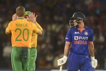 IND vs SA 2ನೇ ಟಿ20 ಪಂದ್ಯ: ನೀರಸ ಬ್ಯಾಟಿಂಗ್ ಪ್ರದರ್ಶಿಸಿದ ಭಾರತ; ದಕ್ಷಿಣ ಆಫ್ರಿಕಾಗೆ ಸಾಮಾನ್ಯ ರನ್ ಗುರಿ