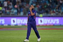 Asia Cup 2022: ಭಾರತದಿಂದ ಮೊಹಮ್ಮದ್ ಶಮಿ ಕೈಬಿಟ್ಟಿದ್ದನ್ನು ಬೆಂಬಲಿಸಿ ಕಾರಣ ಕೊಟ್ಟ ಪಾಕ್ ಕ್ರಿಕೆಟಿಗ