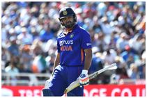 ಭುವಿಗೆ ಓವರ್ ನೀಡದೆ ಸೋಲು ಕಂಡಿತಾ ಭಾರತ: ಆವೇಶ್‌ಗೆ ಅಂತಿಮ ಓವರ್ ನೀಡಿದ ಕಾರಣ ಹೇಳಿದ ರೋಹಿತ್!