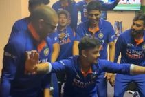 ವಿಡಿಯೋ: ಜಿಂಬಾಬ್ವೆ ವಿರುದ್ಧ ಏಕದಿನ ಸರಣಿ ಗೆದ್ದ ಬಳಿಕ ಭರ್ಜರಿ ಡ್ಯಾನ್ಸ್ ಮಾಡಿದ ಟೀಂ ಇಂಡಿಯಾ