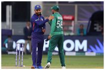 ಏಷ್ಯಾ ಕಪ್ 2022: ವಿರಾಟ್ ಕೊಹ್ಲಿ ಹಾಗೂ ಬಾಬರ್ ಅಜಂ ಆತ್ಮೀಯ ಮುಖಾಮುಖಿ: ವಿಡಿಯೋ