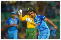 ಟಿ20 ಕ್ರಿಕೆಟ್‌ನಲ್ಲಿ ಪವರ್‌ಪ್ಲೇ ಓವರ್‌ಗಳಲ್ಲಿ 5ನೇ ಬಾರಿ 5 ವಿಕೆಟ್ ಪಡೆದ ಟೀಂ ಇಂಡಿಯಾ!