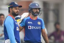 ದಿನೇಶ್ ಕಾರ್ತಿಕ್ or ರಿಷಭ್ ಪಂತ್ ನಡುವೆ ಯಾರು ಮೊದಲ ಆಯ್ಕೆ?; ರೋಹಿತ್ ಶರ್ಮಾ ಉತ್ತರವೇನು?