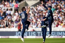 ಆಸಿಸ್‌ ವಿರುದ್ಧ ನ್ಯೂಜಿಲೆಂಡ್‌ಗೆ ಹೀನಾಯ ಸೋಲು: ಏಕದಿನ ಕ್ರಿಕೆಟ್‌ನಲ್ಲಿ ನಂ. 1 ಪಟ್ಟಕ್ಕೇರಿದ ಇಂಗ್ಲೆಂಡ್