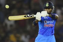 IND vs AUS: ಪ್ರಸ್ತುತ ಹಾರ್ದಿಕ್ ಪಾಂಡ್ಯ 'ಅನ್ಯಗ್ರಹ'ದಂತೆ ಬ್ಯಾಟಿಂಗ್ ಮಾಡುತ್ತಿದ್ದಾರೆ; ಮಾಜಿ ಕ್ರಿಕೆಟಿಗ