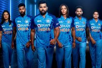 India T20 WC Jersey: ಟೀಂ ಇಂಡಿಯಾ ಹೊಸ ಜೆರ್ಸಿ ಅನಾವರಣ: ಆಸ್ಟ್ರೇಲಿಯಾ ವಿರುದ್ಧ ಪಂದ್ಯದಲ್ಲಿ ಹೊಸ ಜೆರ್ಸಿಯಲ್ಲಿ ಕಣಕ್ಕೆ