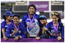 ಭಾರತದ ಜರ್ಸಿ ನಿಮ್ಮನ್ನು ಮಿಸ್ ಮಾಡಿಕೊಳ್ಳುತ್ತದೆ: ಜೂಲನ್ ಗೋಸ್ವಾಮಿ ನಿವೃತ್ತಿಗೆ ಮಿಥಾಲಿ ರಾಜ್ ಭಾವನಾತ್ಮಕ ಬರಹ