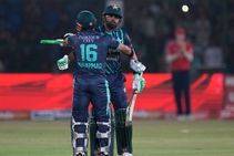 Pak Vs Eng T20: ಬಾಬರ್ ಅಜಂ ಶತಕ, ವಿಕೆಟ್ ಕಳೆದುಕೊಳ್ಳದೆ 200 ರನ್ ಚೇಸ್ ಮಾಡಿ ಗೆದ್ದ ಪಾಕಿಸ್ತಾನ